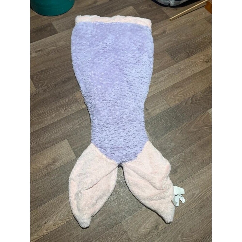 Plush Lavender & Pink Mermaid Tail Blanket